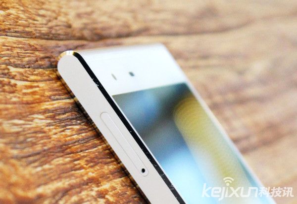 原點手機2代真機圖曝光 采用雙C邊框設計