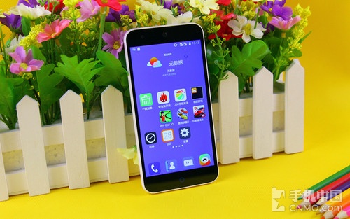 多彩機身獨特按鍵_<a href=/tags/46-0.html target=_blank class=infotextkey>三星</a>G9200第1張圖