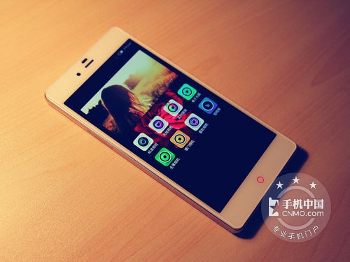 雙面玻璃拍照佳_小米手機(jī)4第1張圖