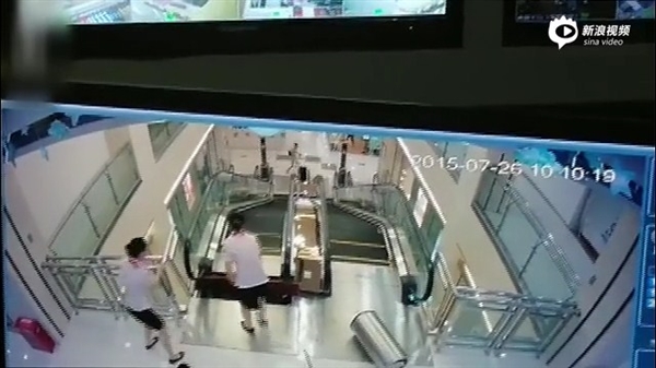 視頻:女子被攪入手扶電梯身亡 太慘了!