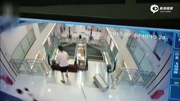 視頻:女子被攪入手扶電梯身亡 太慘了!