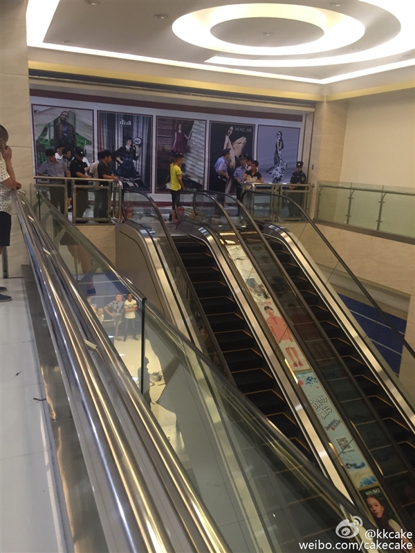 視頻:女子被攪入手扶電梯身亡 太慘了!