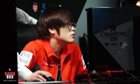 LOLFaker虐泉敗人品SKT慘敗:教中國戰隊如何贏韓國隊