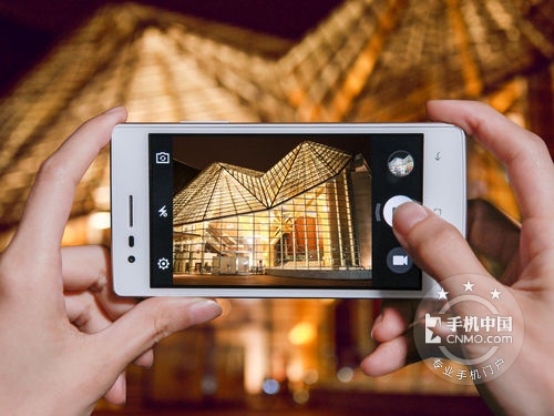 出彩的流光鏡面機(jī)身_華碩飛馬X002第1張圖