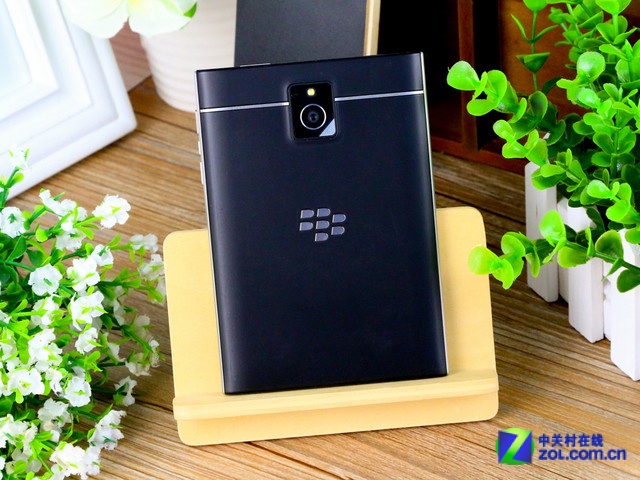 多彩配色黑莓機 黑莓Passport報低價 