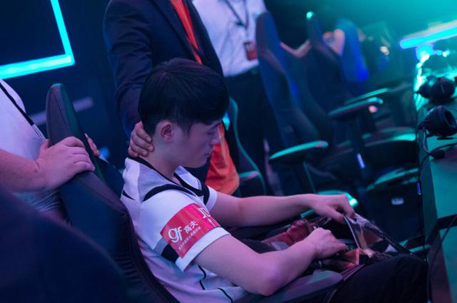 LOL分析OMG失敗的原因：教練和管理層必須背鍋！