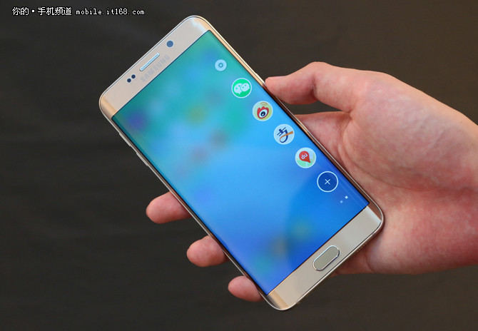 全新三星S6 edge+售價5888元 大雙曲屏