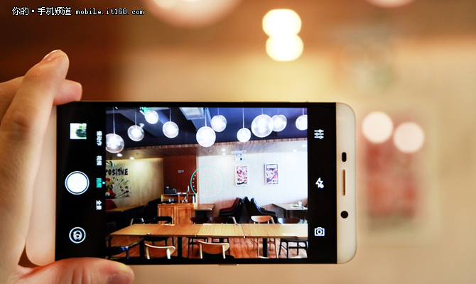 2K屏+全金屬機(jī)身設(shè)計(jì) 樂1Pro現(xiàn)貨2782元