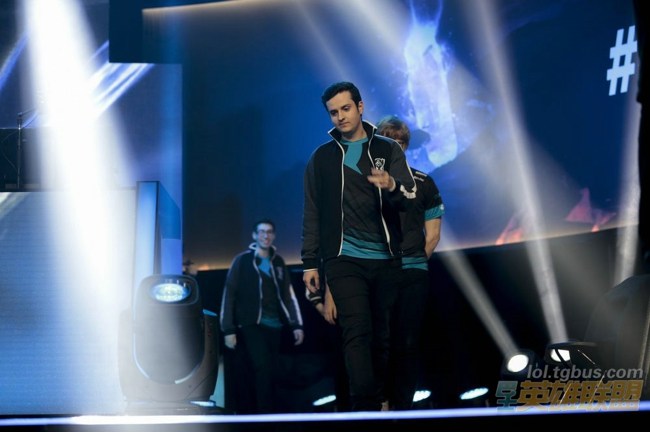 S5總決賽OG碰撞黑馬FW技高一籌 晉級(jí)四強(qiáng)