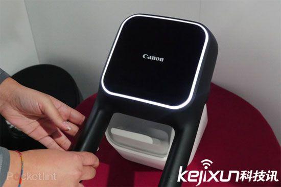 佳能推概念虛擬現(xiàn)實(shí)顯示器 手持外觀遭吐槽