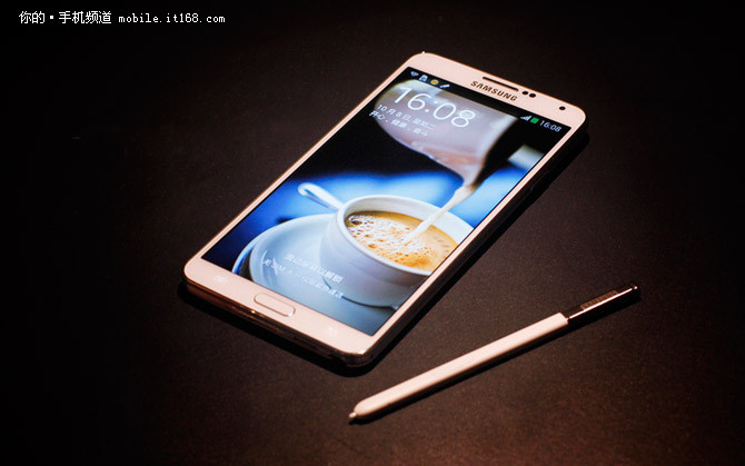 HTC One M9+是HTC在今年上半年針對大陸市場特別推出了旗艦機型,相比于M9,HTC One M9+加入了指紋識別功能,并且采用了更大尺寸的2K分辨率屏幕。同時也延續了HTC One M8經典的全金屬一體成型機身以及后置雙攝像頭。現在我們發現這款上市價格高達4999元的手機直降兩千五,在國美在線僅售2489元!有打算購入M9+的小伙伴一定要抓住這次機會哦!