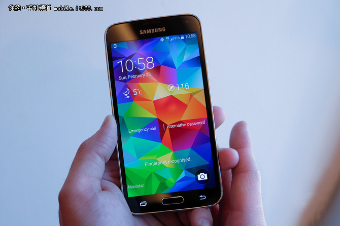 HTC One M9+是HTC在今年上半年針對大陸市場特別推出了旗艦機型,相比于M9,HTC One M9+加入了指紋識別功能,并且采用了更大尺寸的2K分辨率屏幕。同時也延續了HTC One M8經典的全金屬一體成型機身以及后置雙攝像頭。現在我們發現這款上市價格高達4999元的手機直降兩千五,在國美在線僅售2489元!有打算購入M9+的小伙伴一定要抓住這次機會哦!