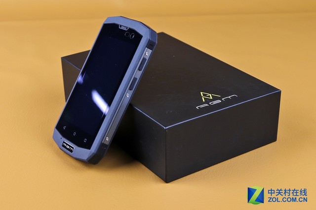 出門不拿充電寶 AGM MINI手機續航測試 