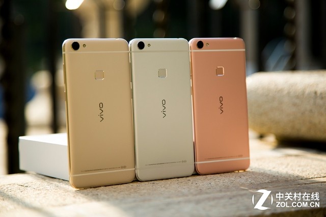 另外，夠快才暢快vivo X6同樣擁有PDAF相位對焦，對焦過程僅0.1秒，達(dá)到行業(yè)最快水平，并配備極速追焦、防拖影功能，讓夠快才暢快vivo X6的相機(jī)體驗(yàn)同樣暢快無比。