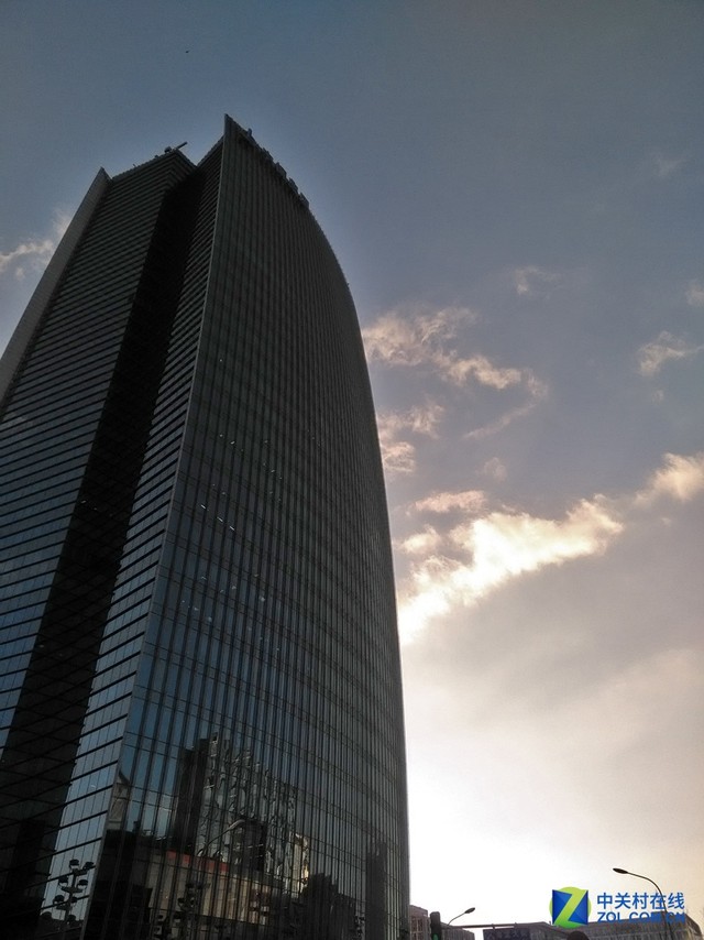 水土不“服” AGM A1三防旅行手機(jī)評(píng)測(cè)