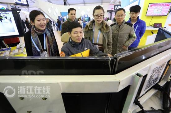 虛擬駕駛技術(shù)讓嘗試者興致勃勃