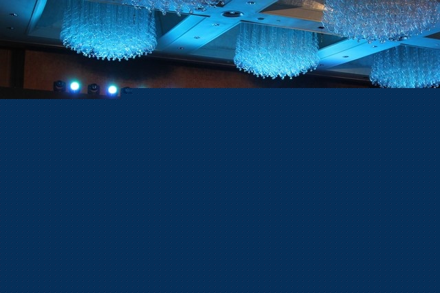 華碩鷹眼主要考慮到拍照用戶的需求，將3倍光學(xué)變焦與相機般的手感、PC級的性能合而為一。