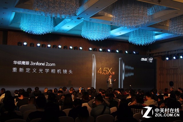 華碩鷹眼采用了獨特的潛望鏡設(shè)計，光學(xué)變焦也不會使鏡頭伸縮，因此機身比同類光變手機要薄4.5倍。