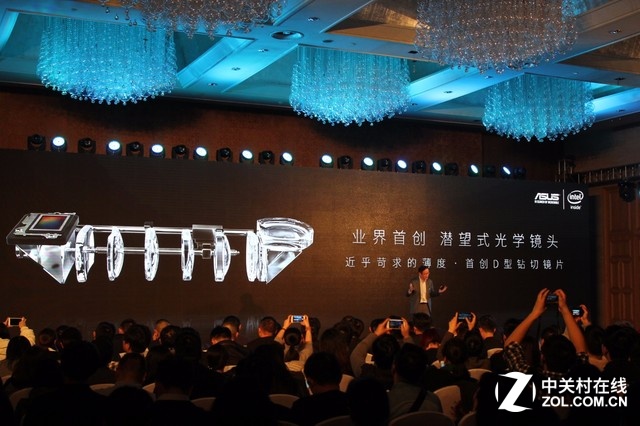 采用潛望鏡設計，既擁有光學變焦功能，同時又保證了機身纖薄。