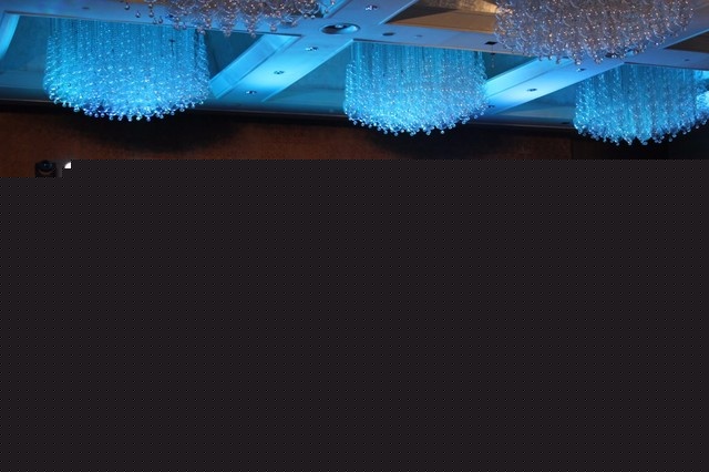 數碼變焦（左）對比華碩鷹眼光學變焦