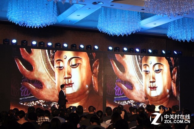 數碼變焦（左）對比華碩鷹眼光學變焦