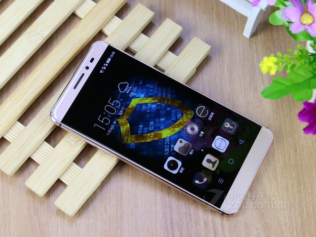 諾基亞王者歸來? 酷派雙系統引巨人模仿 