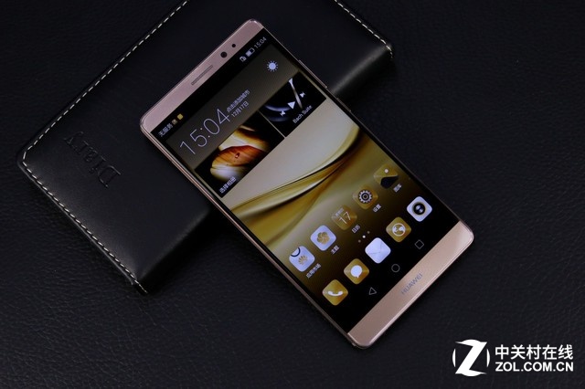 搭載了麒麟950的華為Mate 8同時也是華為旗下首款搭載Android 6.0的<a href=/mobile/ target=_blank class=infotextkey>智能手機</a>,絕對搶眼的配置,奢華精湛的工藝設計,打造出這款極致的Mate 8,加上全新推出的摩卡金配色更是使該機得到了更多用戶的青睞。