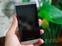 觸屏商務(wù)經(jīng)典 黑莓P'9982報價5415元