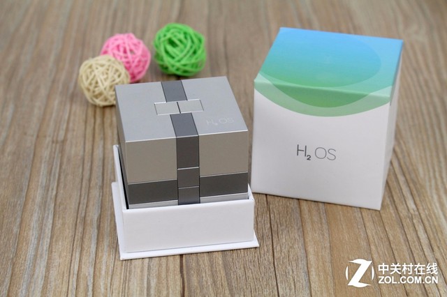 <a href=/tags/217-0.html target=_blank class=infotextkey>一加</a>手機氫OS發布會于2015年5月28日召開。此前，網絡上已經曝光了氫OS的部分截圖，整個設計風格以簡約、扁平化為主。一加手機氫OS發布會邀請是一塊金屬立方。