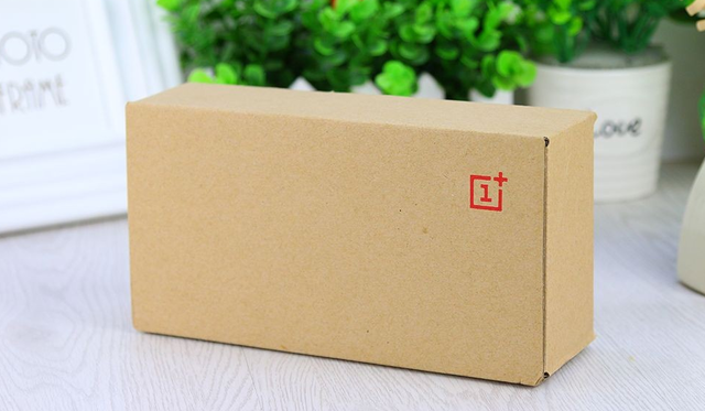 一加于7月28日在北京奧雅會展中心舉行新品發布會，正式發布了一加手機2代，而發布會邀請函中的四個小木塊也提前向人們暗示了，一加手機2代的木質后殼。