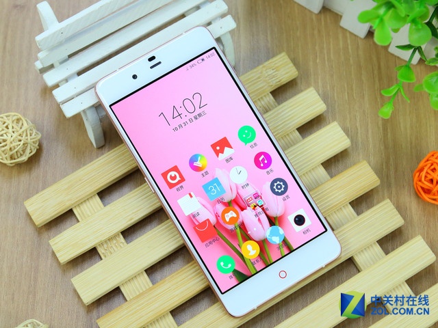 2015手機圈流行色 玫瑰金配色智能機薦