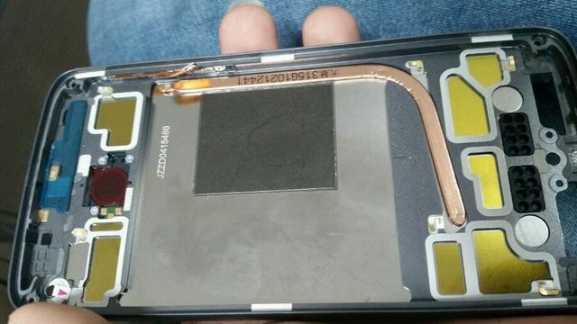 疑第四代Moto X再爆諜照 或用銅管散熱