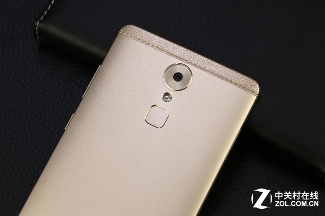 巨屏盡在掌握 中興AXON天機Max圖賞 