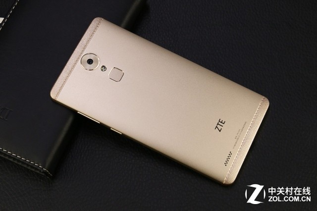 巨屏盡在掌握 中興AXON天機Max圖賞