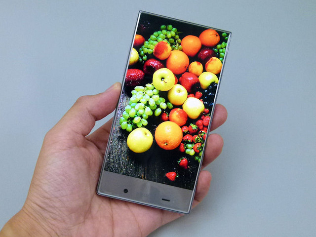 日本手機(jī)那些事:夏普無邊框手機(jī)誕生記 