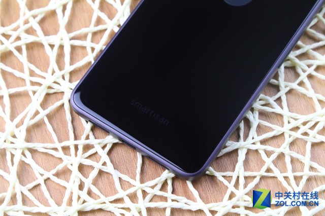 體驗(yàn)至上 錘子手機(jī)Smartisan T2圖賞 