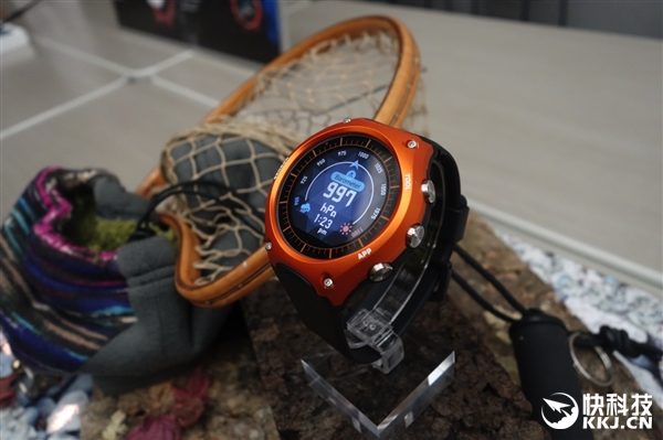 蘋(píng)果弱爆！卡西歐發(fā)布首款智能手表：續(xù)航一個(gè)月