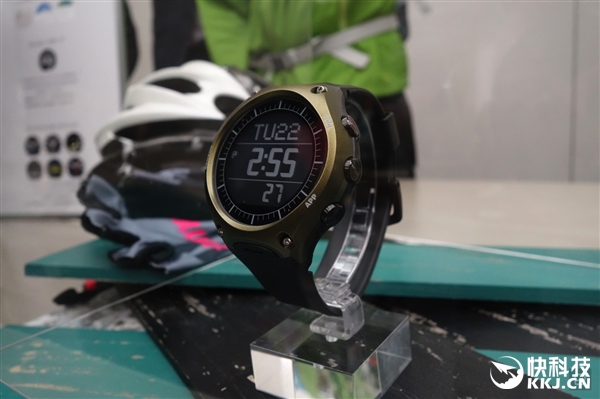 蘋(píng)果弱爆！卡西歐發(fā)布首款智能手表：續(xù)航一個(gè)月