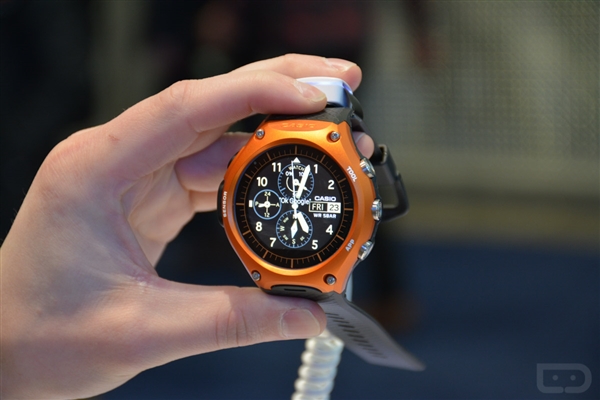 卡西歐首款戶外智能表實拍:深山續航一整月