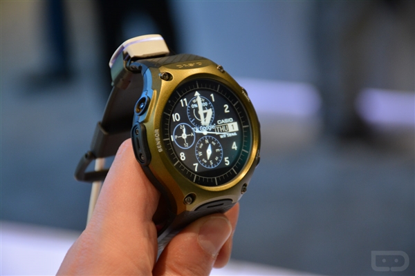 卡西歐首款戶外智能表實拍:深山續航一整月