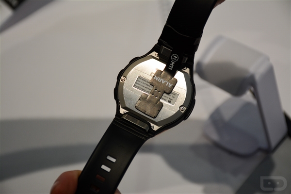 卡西歐首款戶外智能表實拍:深山續航一整月