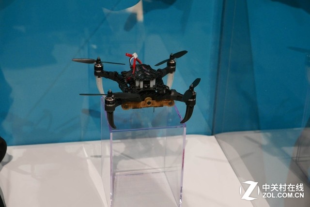 熱門的無人機，高通的產品也有用武之地。高通推出了Qualcomm Snapdragon Fight平臺，再加上自己的WiFi和定位技術，可以幫助設備廠商解決很多技術細節問題。