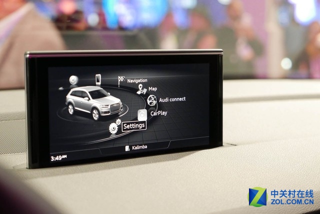 在汽車領域，高通其實也布局很久。今年展前發布會上推出基于820A和820Am芯片的汽車芯片，能夠直接給汽車提供導航、移動連接、多屏幕顯示以及智能駕駛功能?，F場戰士的奧迪Q7里面四塊屏幕都由高通芯片驅動。