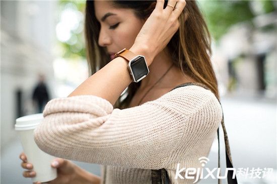 fitbit在CES上發布新產品：表帶表框都能換！