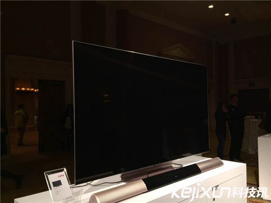 樂視CES發布超級薄電視 僅兩枚硬幣厚度