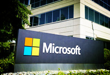 智能汽車?yán)顺?微軟也要插一腳