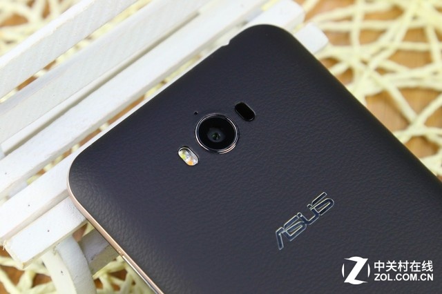 強勁長續(xù)航千元機 華碩電神5000圖賞