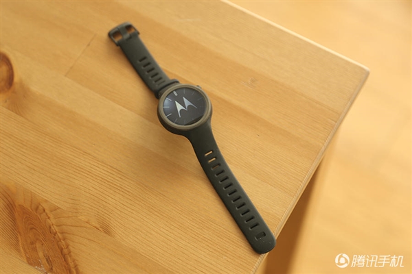 2388元！Moto 360運動版國行圖賞：硅膠腕帶