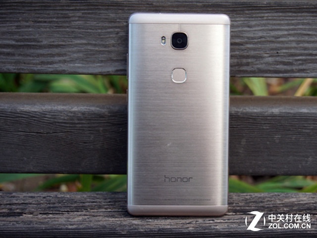 國際大牌涉足千元 近期熱賣的8款千元機 