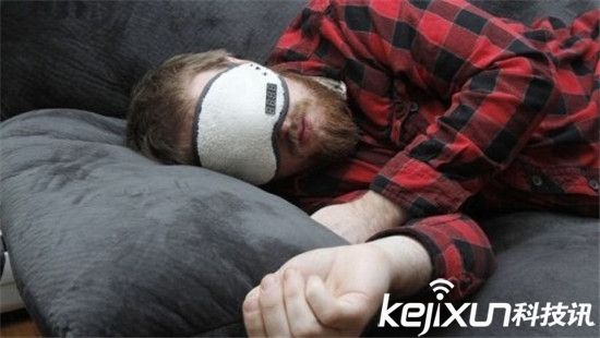 智能眼罩不僅幫助睡眠 還能提供光線治療